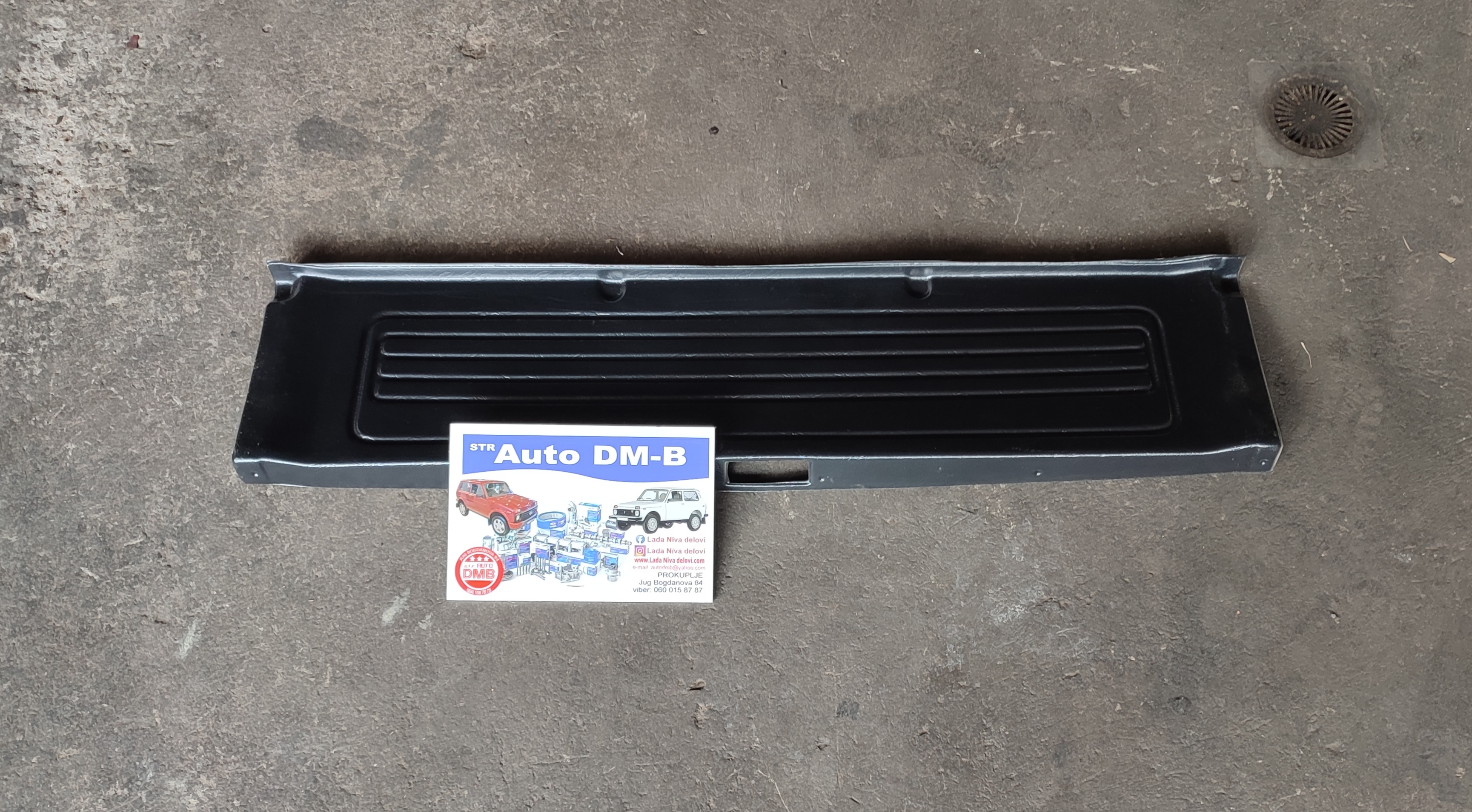 PLASTIKA U GEPEKU LADA NIVA 1600